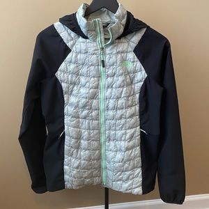 The North Face Women’s Hybrid Thermoball Lightweight Jacket Black Gray Mint